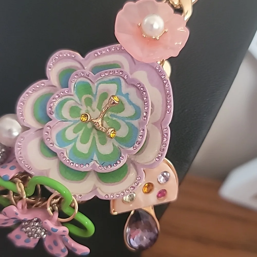 Betsey Johnson flower necklace - Picture 3 of 8